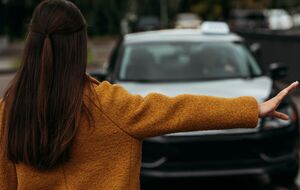 Офис языкового омбудсмена получил ряд жалоб на службы такси