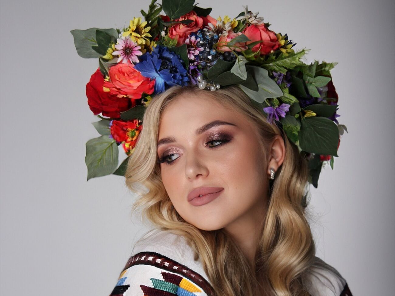 Alisa: Я хочу как можно больше обращать внимание слушателей на украинскую этничность, наши корни