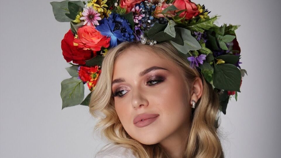 Alisa: Я хочу как можно больше обращать внимание слушателей на украинскую этничность, наши корни