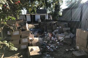 Пострадавшие получали гуманитарную помощь в одном из дворов села, отметил Старух