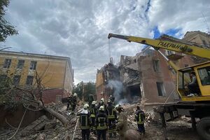 Спасатели расчистили и разобрали около 50 тонн разрушенных элементов дома в Славянске, отметили в ГСЧС