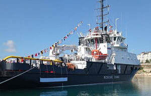 О поражении буксира "Василий Бех", который вез на украинский остров Змеиный оккупантов и вооружение, сообщил 17 июня пресс-центр ВМС ВСУ