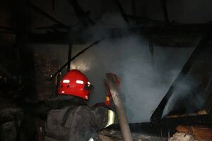 В Харькове сильный пожар на месте одного из прилетов