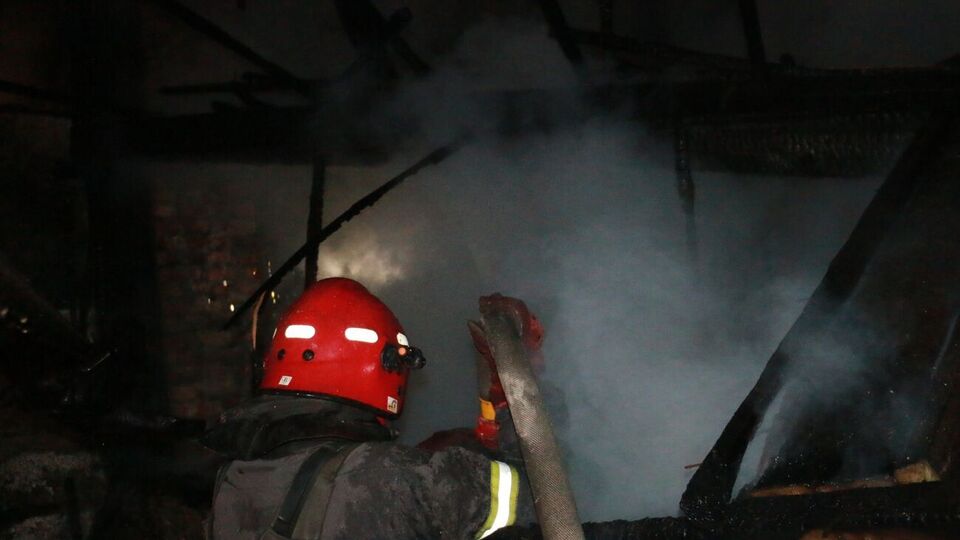У Харкові сильна пожежа на місці одного із прильотів