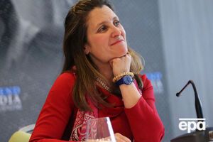 Фриланд заявила журналистам, что у нее уже есть две работы