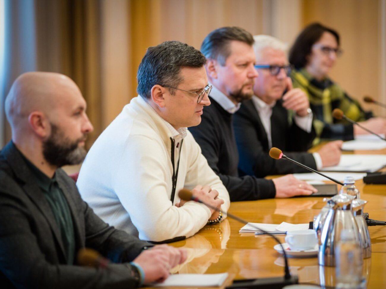 Кулеба (второй слева) поприветствовал Блинкена в Киеве, чтобы поблагодарить США за то, что они остаются надежным стратегическим партнером Украины