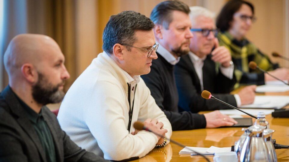 Кулеба (другий зліва) привітав Блінкена у Києві, щоб подякувати США за те, що вони залишаються надійним стратегічним партнером України