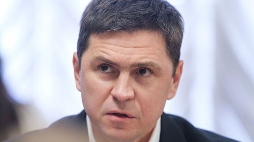 Подоляк (на фото) о предложении Берлускони: Чтобы что?