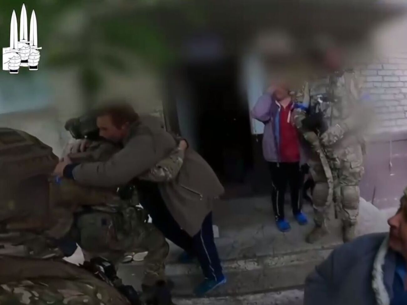 Жительницы Балаклеи обнимали украинских военных, которые зашли в город