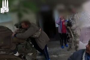 Жительницы Балаклеи обнимали украинских военных, которые зашли в город