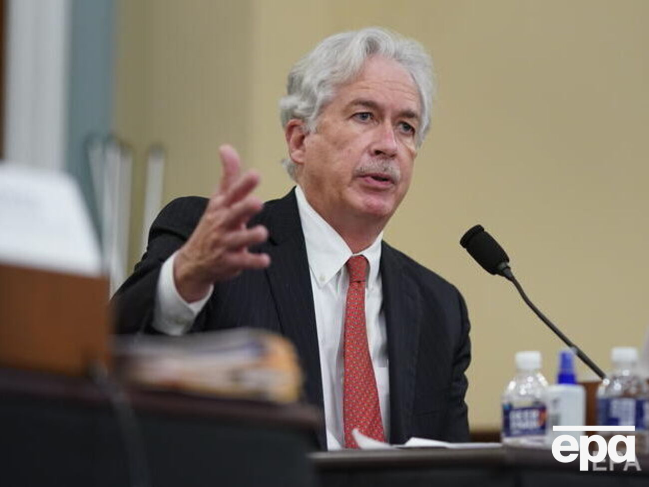 Бернс вважає, що за вторгнення РФ в Україну розплачуватиметься кілька поколінь росіян