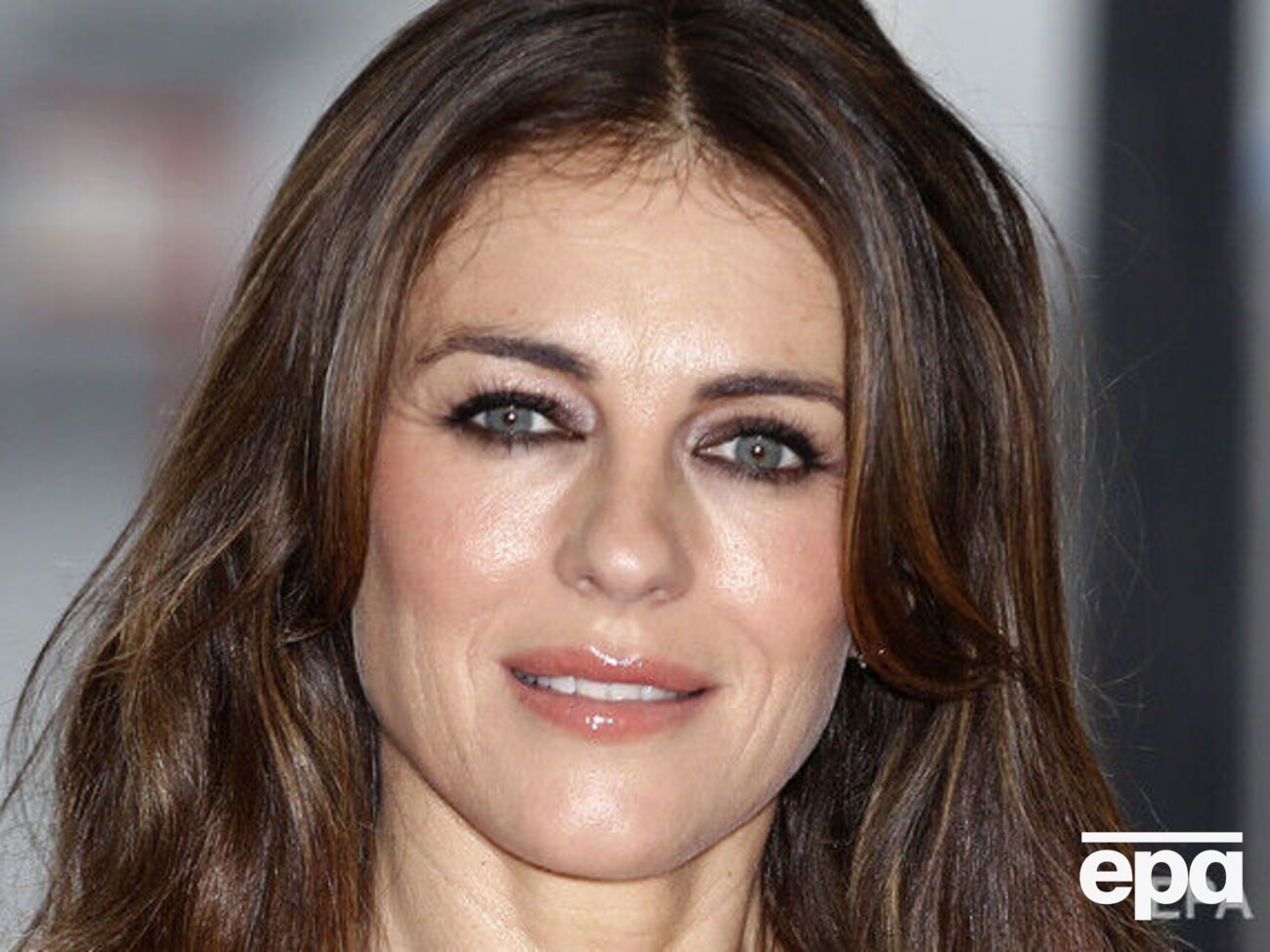 Херли показала закулисье съемки одежды