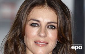 Херли показала закулисье съемки одежды