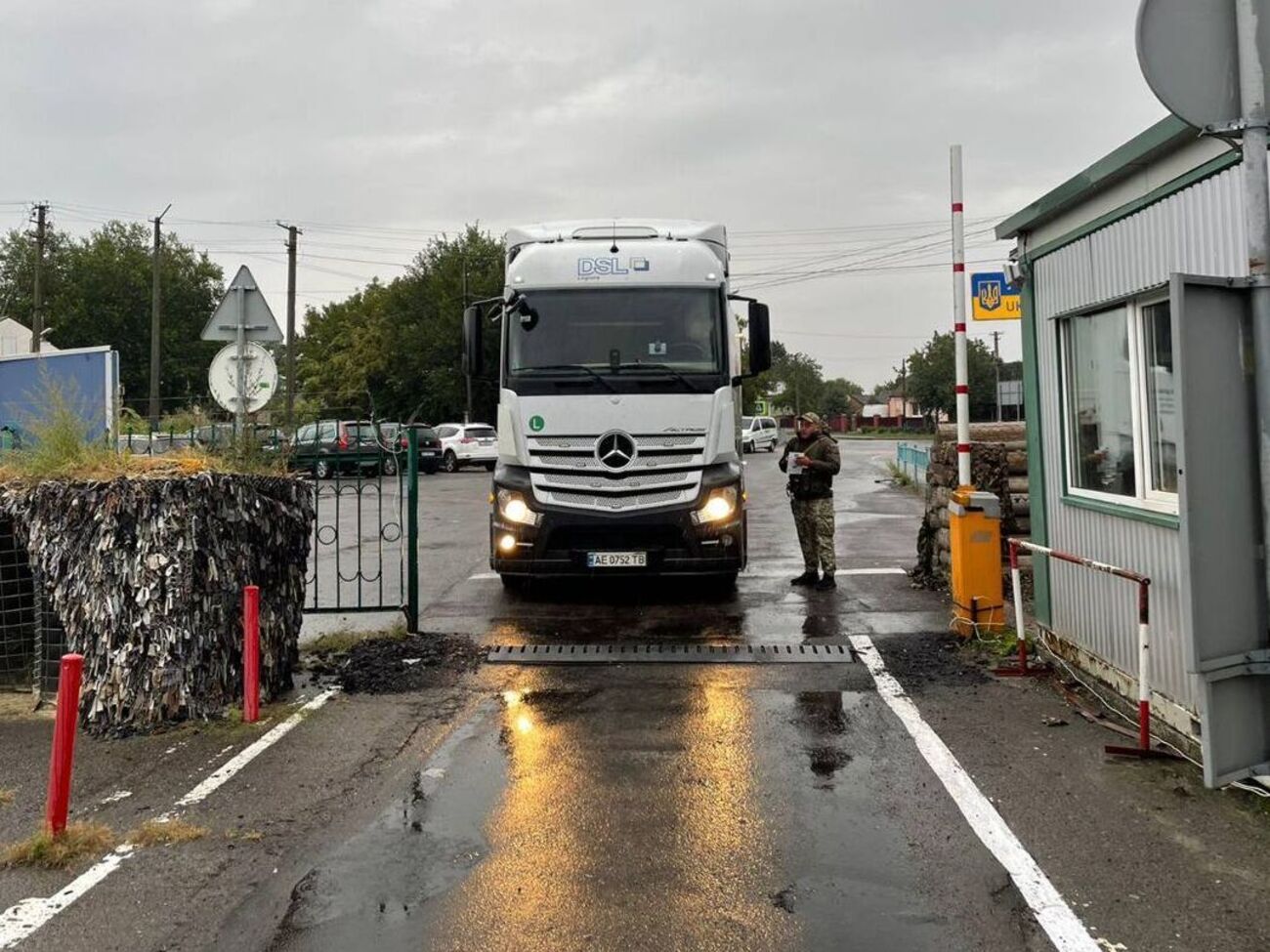 Перші фури вже виїжджають до Польщі через ПП "Устилуг"