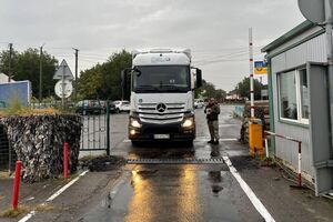 Первые фуры уже выезжают в Польшу через ПП "Устилуг"