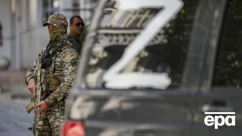 Росіяни переганяють військову техніку з Маріуполя в бік Бердянська