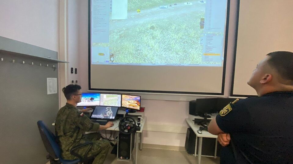 За даними Єніна, через вибухонебезпечні предмети потенційно небезпечна територія в Україні становить приблизно 185 тис. км²