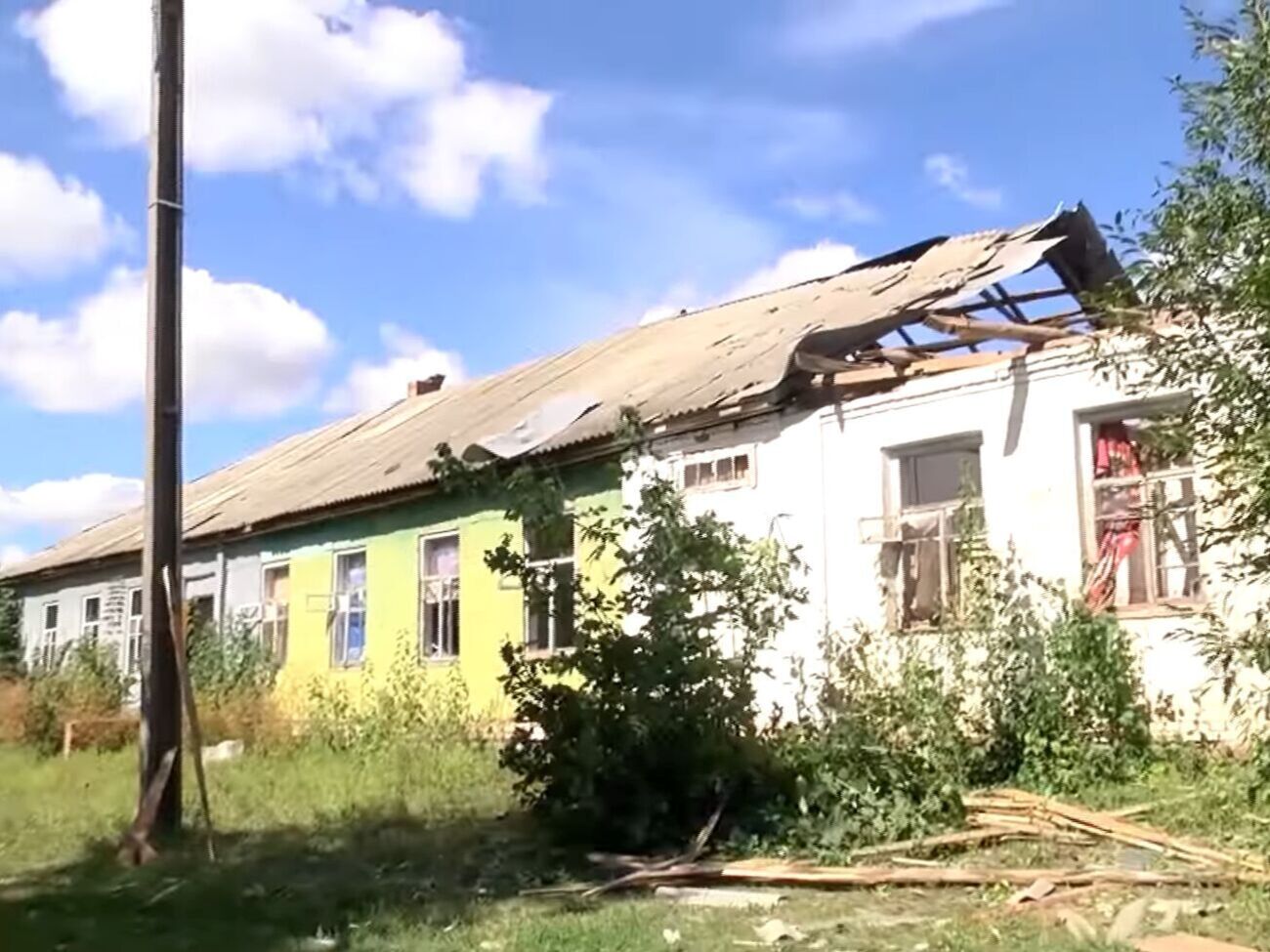 Крім лікарні, від вибуху постраждали будівля ліцею, два приватні будинки і дитсадок, зазначив Живицький