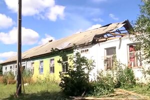 Крім лікарні, від вибуху постраждали будівля ліцею, два приватні будинки і дитсадок, зазначив Живицький