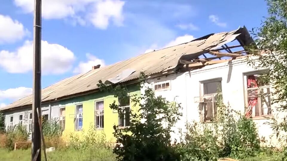 Крім лікарні, від вибуху постраждали будівля ліцею, два приватні будинки і дитсадок, зазначив Живицький