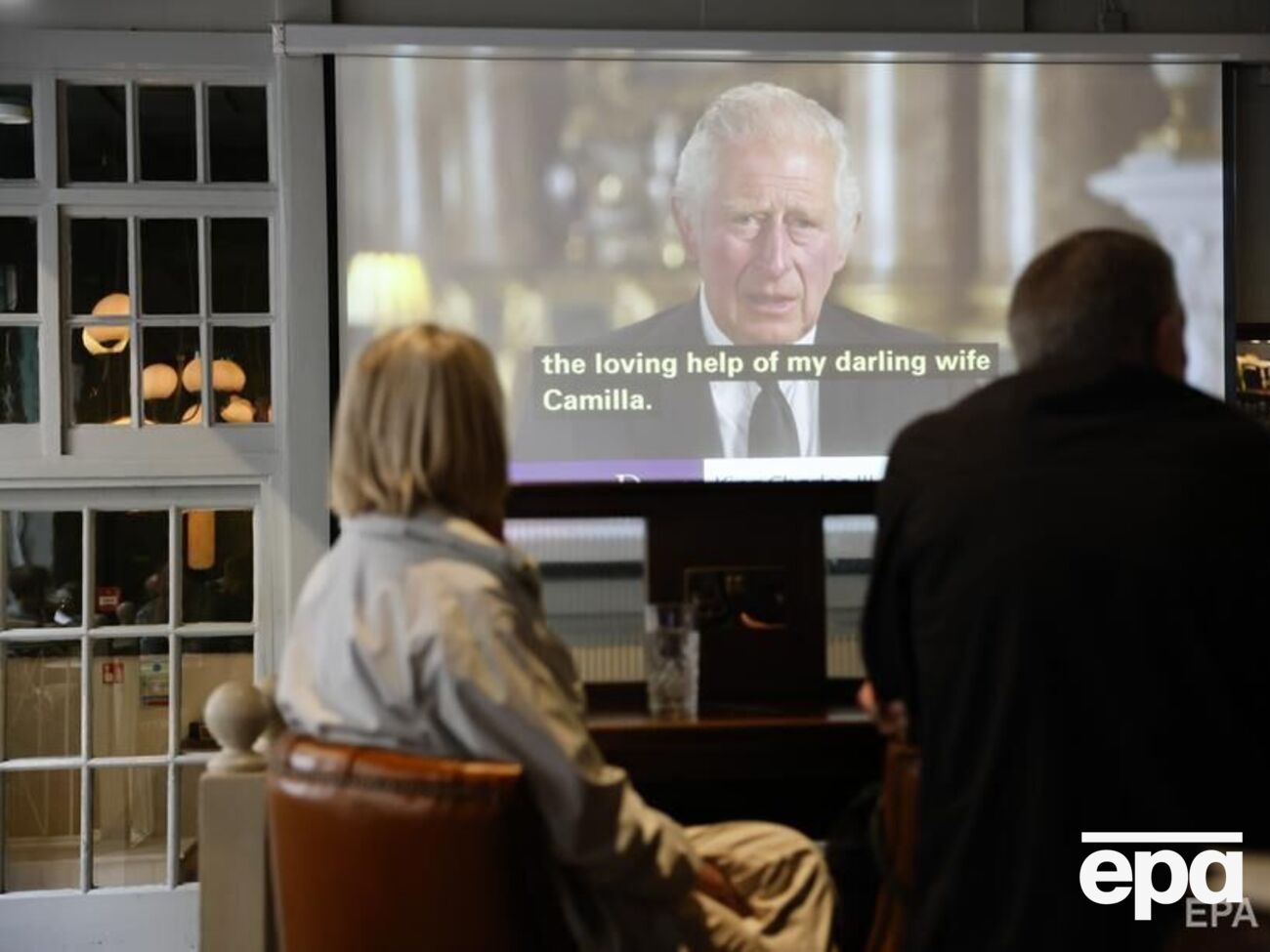 Обращаясь к британцам, Чарльз попрощался со "своей дорогой мамой"