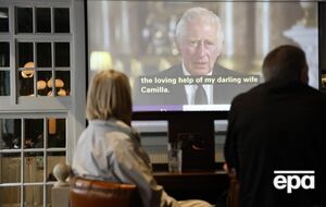 Обращаясь к британцам, Чарльз попрощался со "своей дорогой мамой"