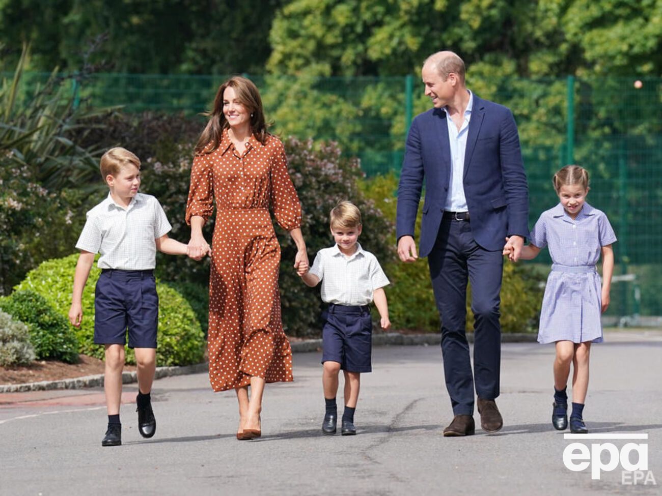 Новоиспеченные принц и принцесса Уэльские воспитывают троих детей