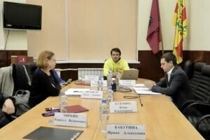 В обращении сказано, что "настало время уступить места свежим людям", с новыми идеями и силами