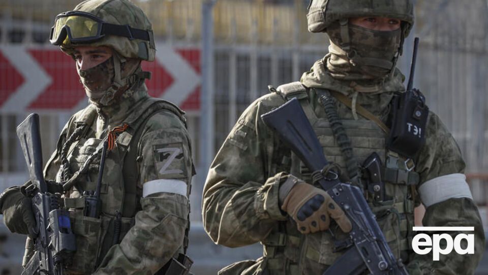 Російські війська мають потребу у приблизно 4–5 тис. тонн постачання на день, щоб підтримувати нормально боєздатність, зазначив Арестович
