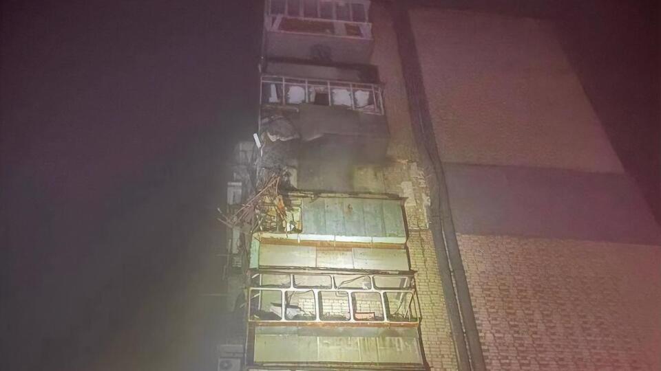 У Нікополі внаслідок обстрілу виникла пожежа у житловому будинку