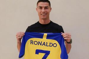 По данным СМИ, Роналду подписал контракт на 2,5 года