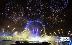 Шоу проходило на берегу Темзы