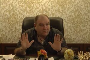 Поворознюка внесли в базу как "мародера". Сам он говорил, что его руки "очень много крали", и утверждал, что "никогда не воровал у людей, только у государства"