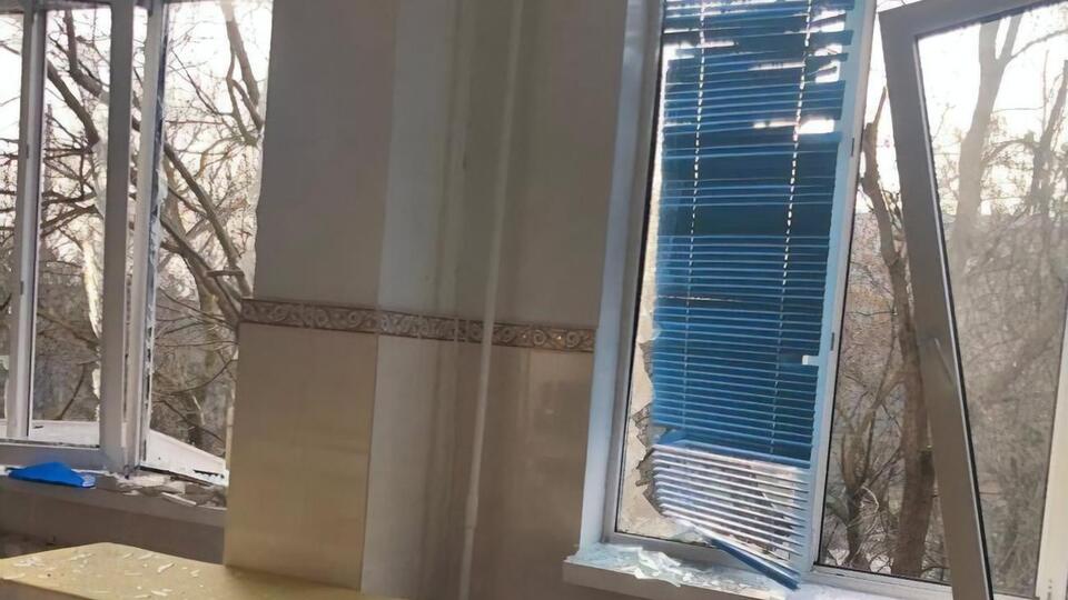 У ніч проти 1 січня окупанти обстріляли Херсонську обласну дитячу клінічну лікарню, розповіли в ОВА