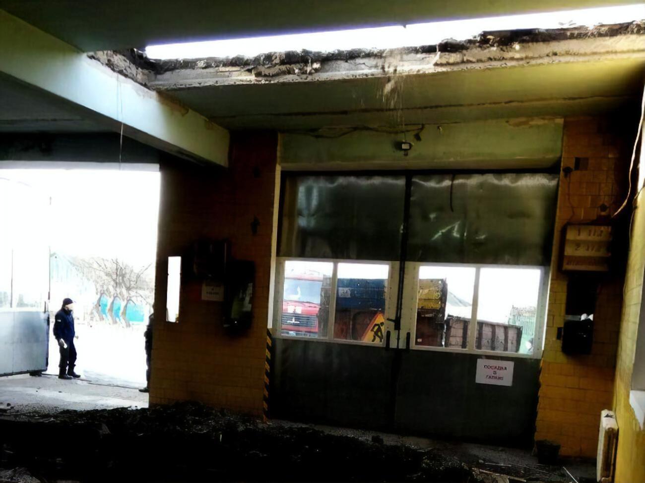 Один снаряд окупантів влучив у будівлю 22-ї державної пожежно-рятувальної частини в Очакові, зазначили у ДСНС