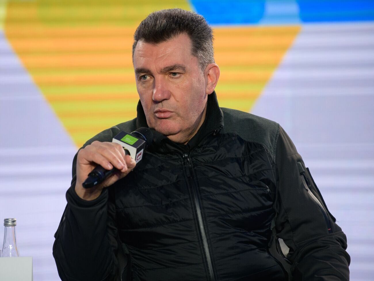 Россияне "готовы умирать непонятно за что" на территории Украины, отметил Данилов