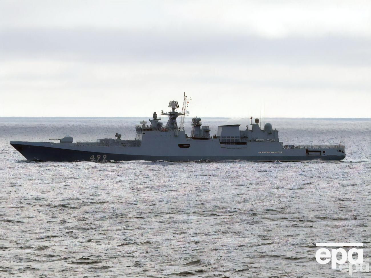 В Черном море на боевом дежурстве находятся два вражеских корабля