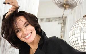 Мейхер сама створює одяг