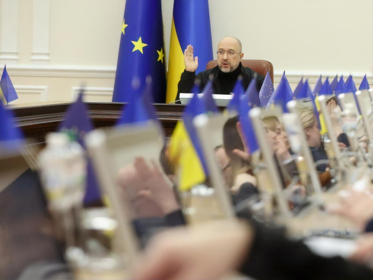 На першому етапі уряд планує замінити до 500 тис. ламп у шести регіонах України, зазначив Шмигаль