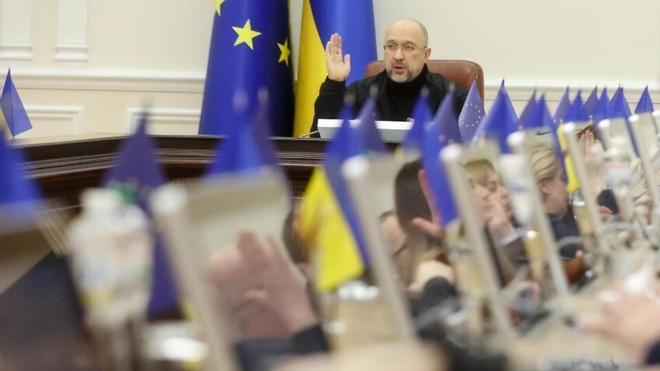 На першому етапі уряд планує замінити до 500 тис. ламп у шести регіонах України, зазначив Шмигаль