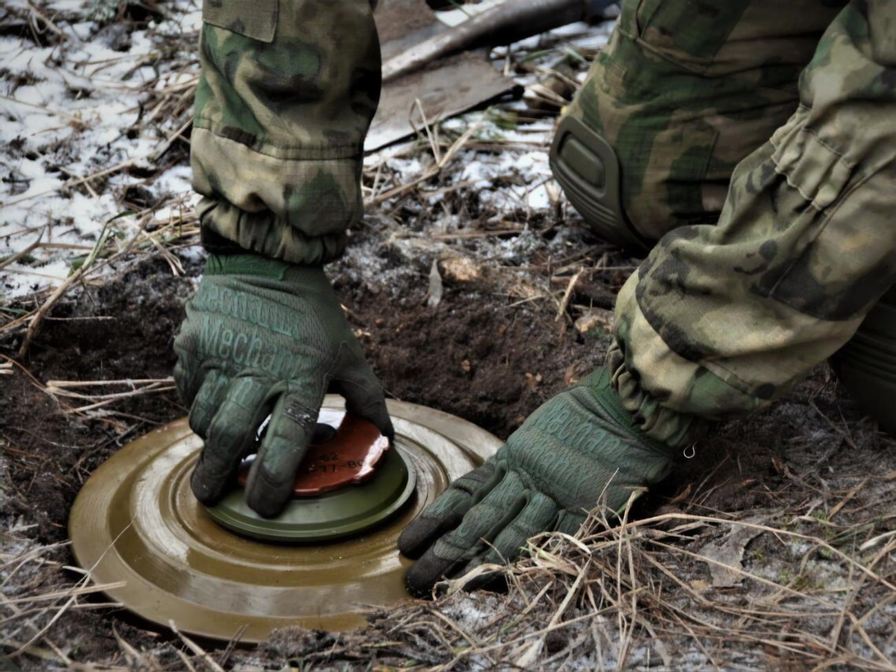 Українські сапери вживають заходів для стримування імовірного наступу росіян