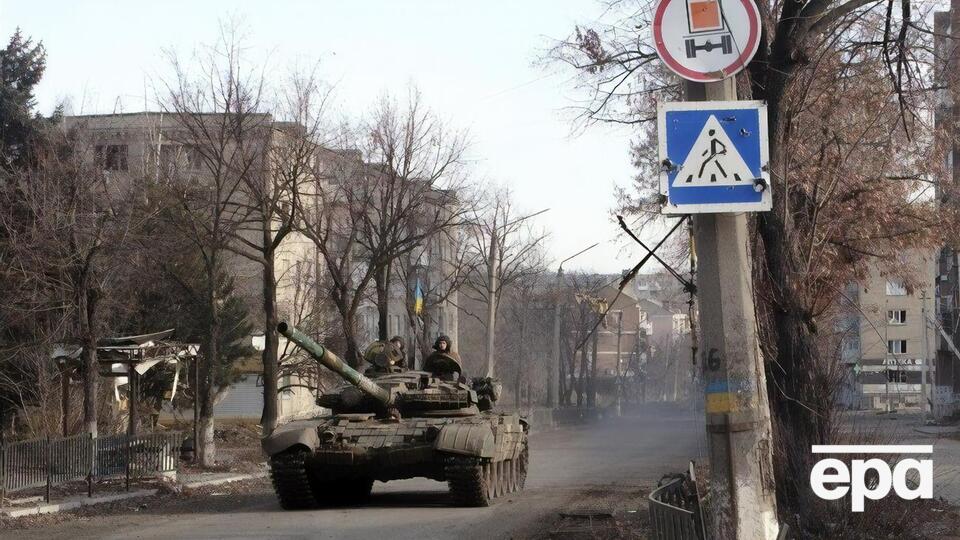 На Донбасі тривають важкі бої