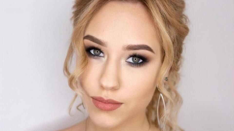 Квиткова: The days are cold and the cards all fold