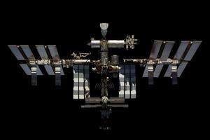 По версии "Роскосмоса", корабль "Союз МС-22" был поврежден метеороидом