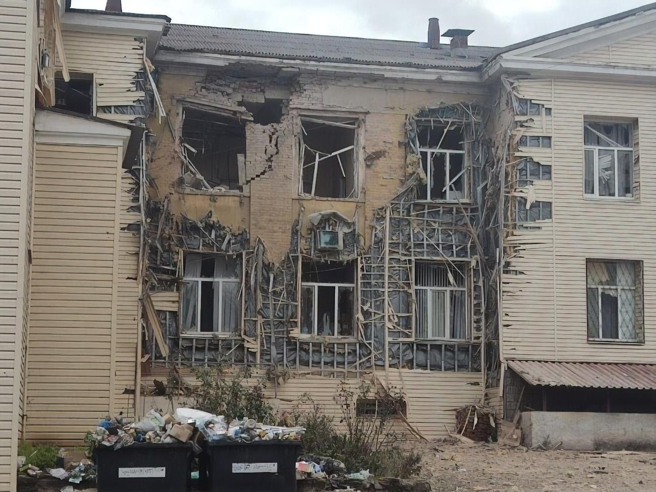 Оккупанты обстреливают в Украине гражданские объекты