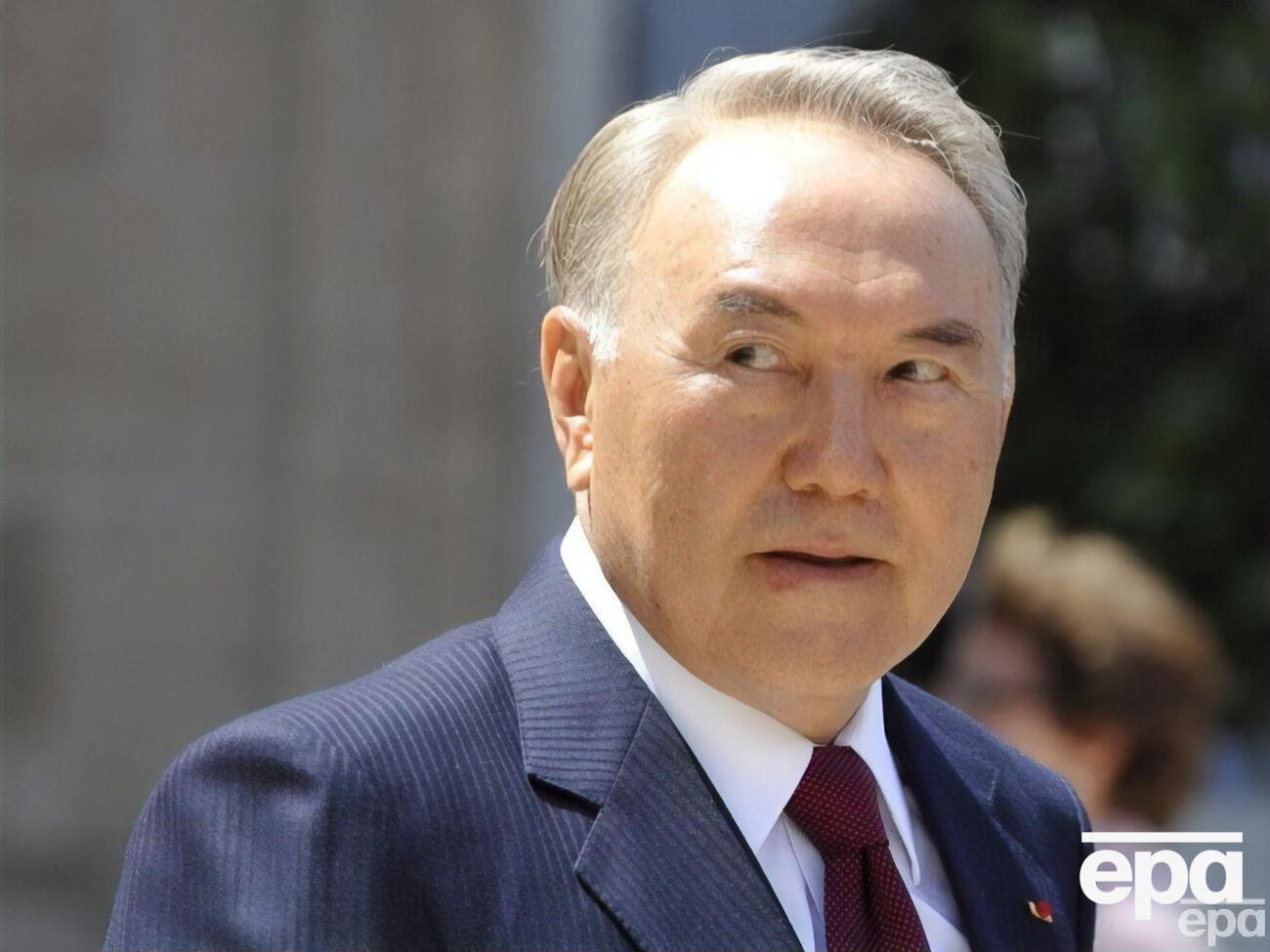 Конституционный суд Казахстана признал закон об "отце нации" неконституционным. Этим статусом и соответствующими привилегиями в Казахстане был наделен Назарбаев