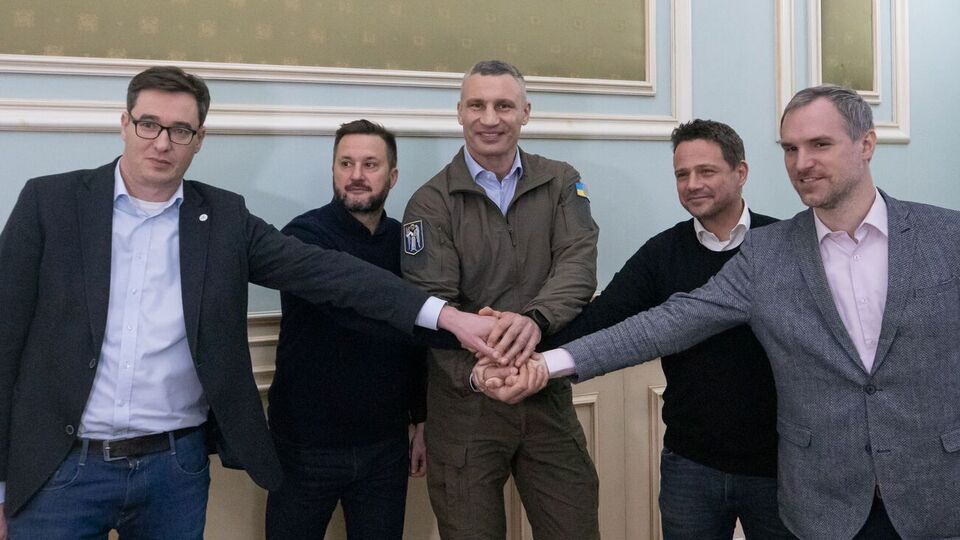 Кличко показав мерам чотирьох європейських міст зруйновані російськими обстрілами будівлі