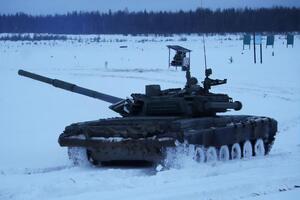 ВСУ в Луганской области захватили трофейные российские бронированные автомобили "Тигр", оружие, боекомплекты и танки, рассказал Гайдай