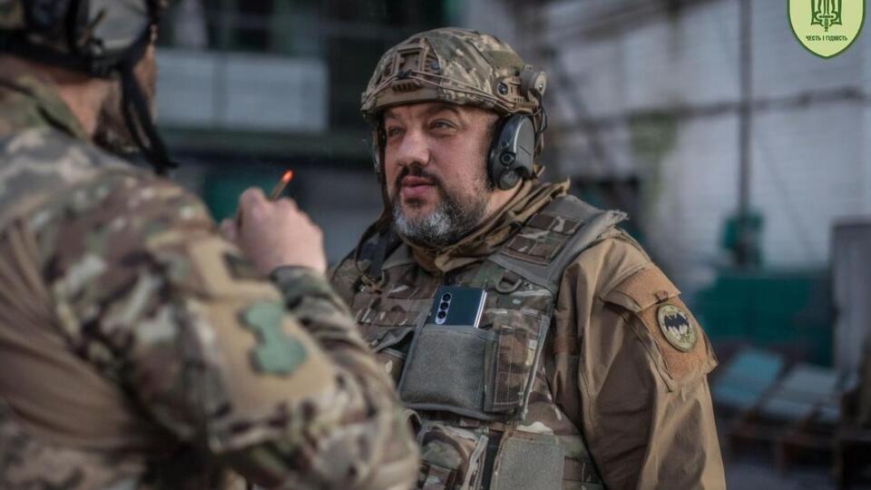 Кузик про Бахмут: Мабуть, з усіх локацій, на яких ми були, тут найважче працювати. Але ми потроху починаємо звикати до цього