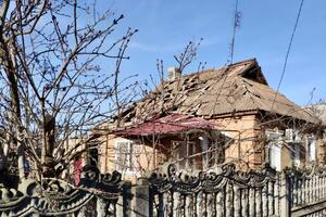 В результате обстрела повреждено несколько частных домов и хозяйственных построек